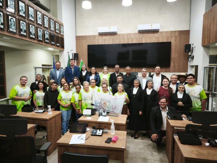 Câmara de Paranaíba homenageia Instituto Irmã Emiliana por atuação social no município